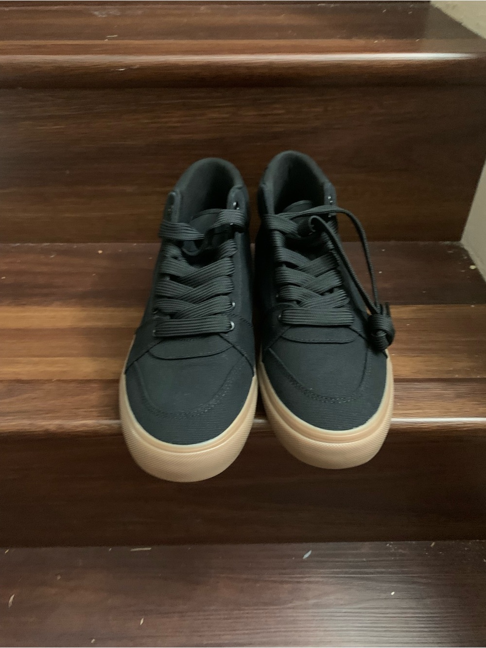 New men’s No Boundaries Black Canvas Sneakers with Gum Sole. Size 9